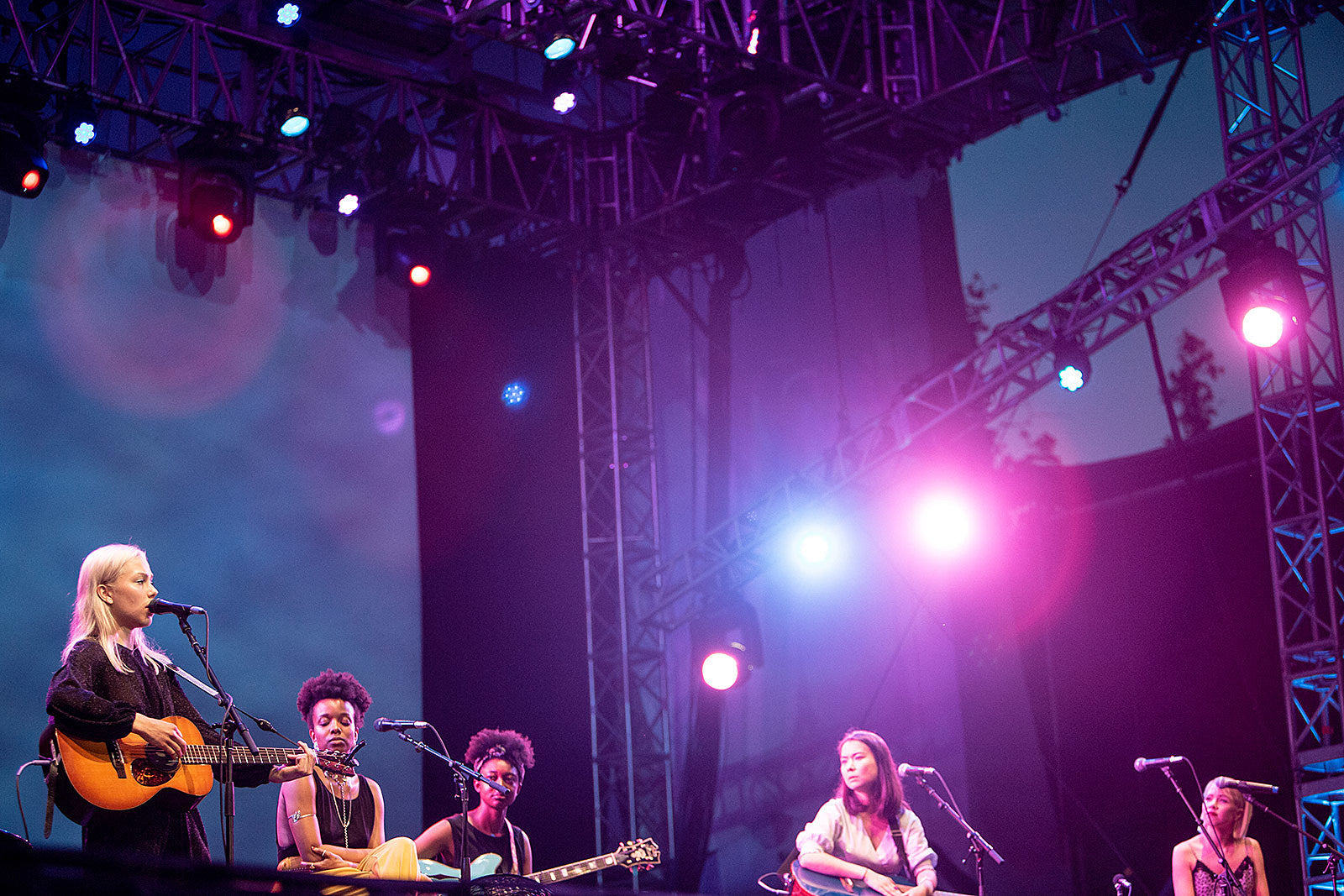 Mitski, Phoebe Bridgers, Jamila Woods & Carly Rae Jepsen did a “song circle” in NYC (pics, videos, review)