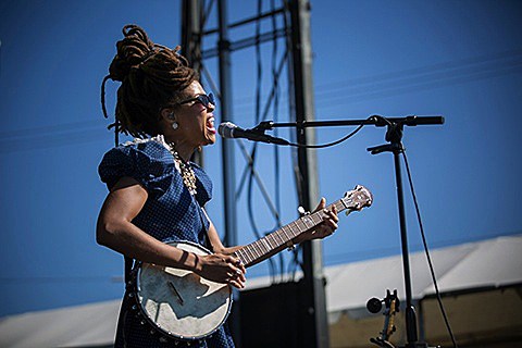 Valerie June playing shows (one in NYC this week for free)