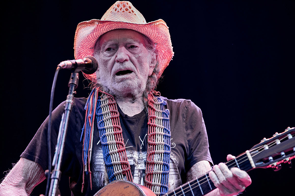 Willie Nelson covers The Flaming Lips’ “Do You Realize??”
