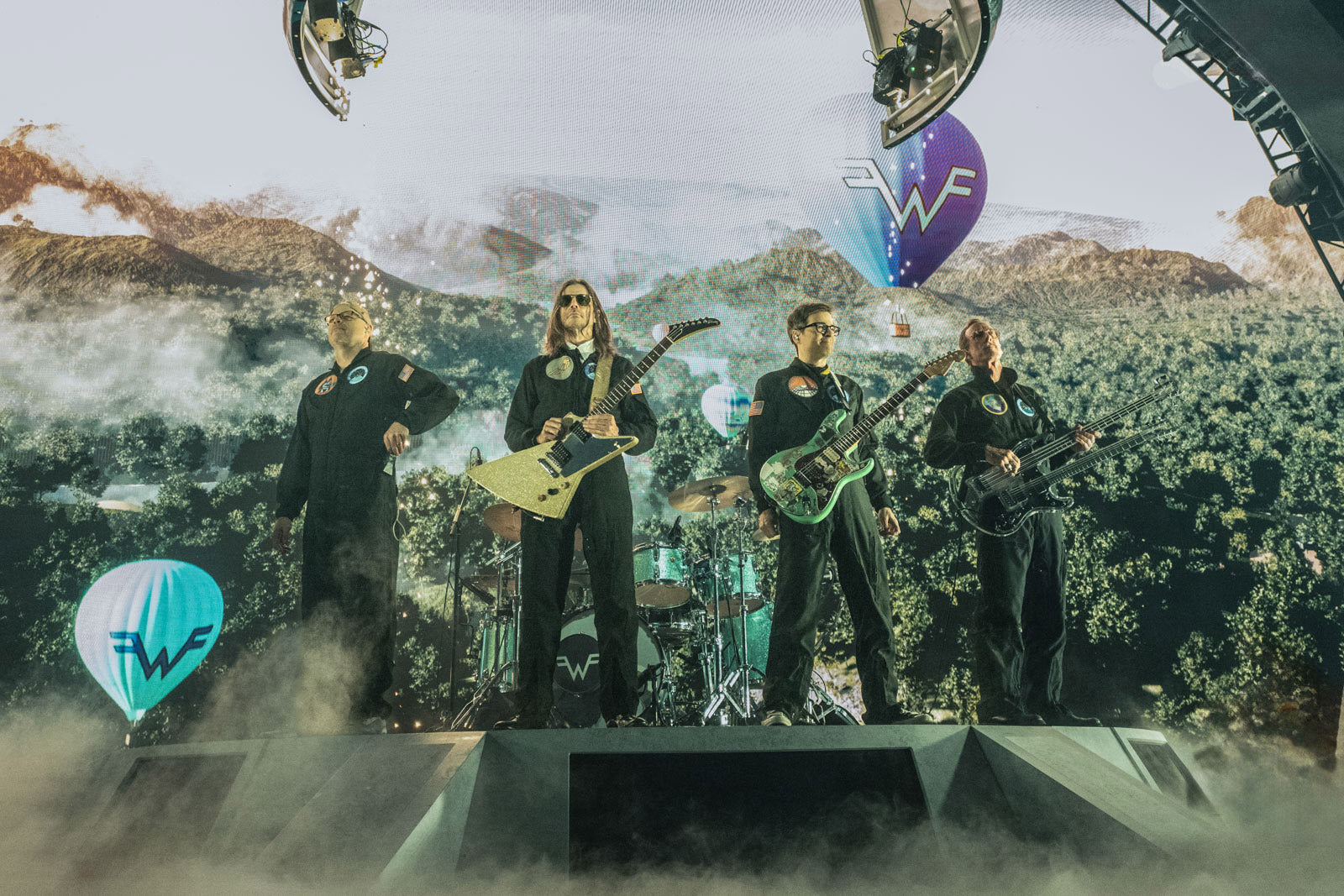 Weezer brought ‘Blue Album’ & more to MSG with The Flaming Lips & Dinosaur Jr. (pics, video, setlist)