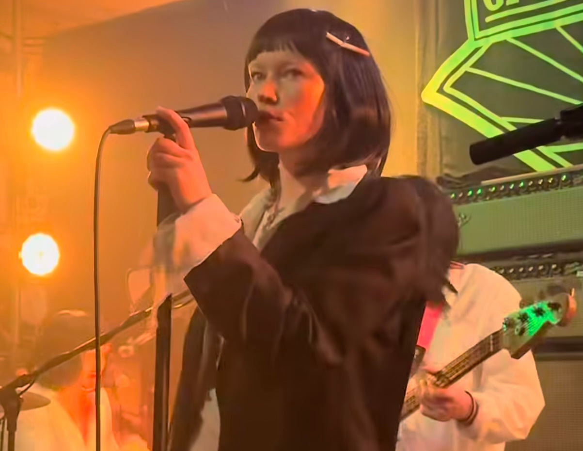 Wet Leg debut 7 new songs at secret Brighton show (video, setlist)
