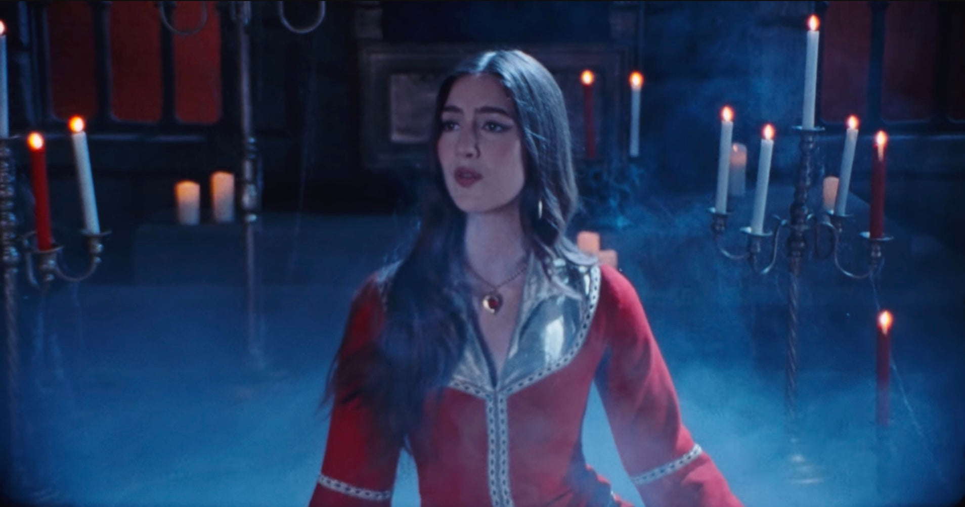 Watch Weyes Blood’s horror movie “Twin Flame” video