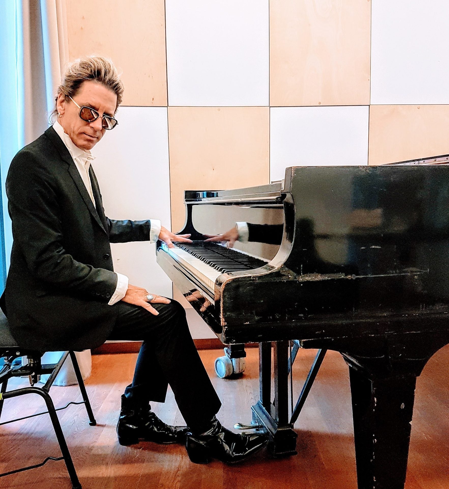 William Basinski performing 8-hour “durational” at ISSUE Project Room