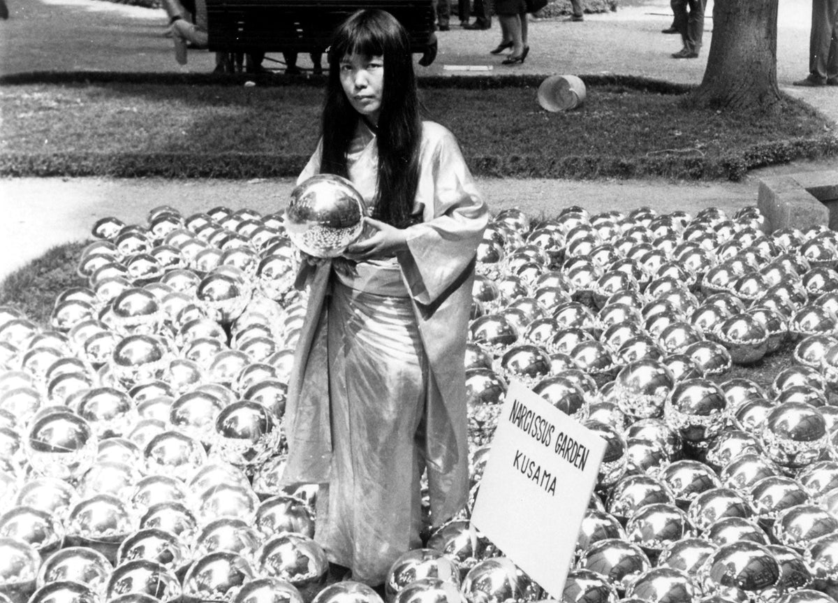 Legendary avant-garde artist installing 1000+ spheres on Fort Tilden Beach