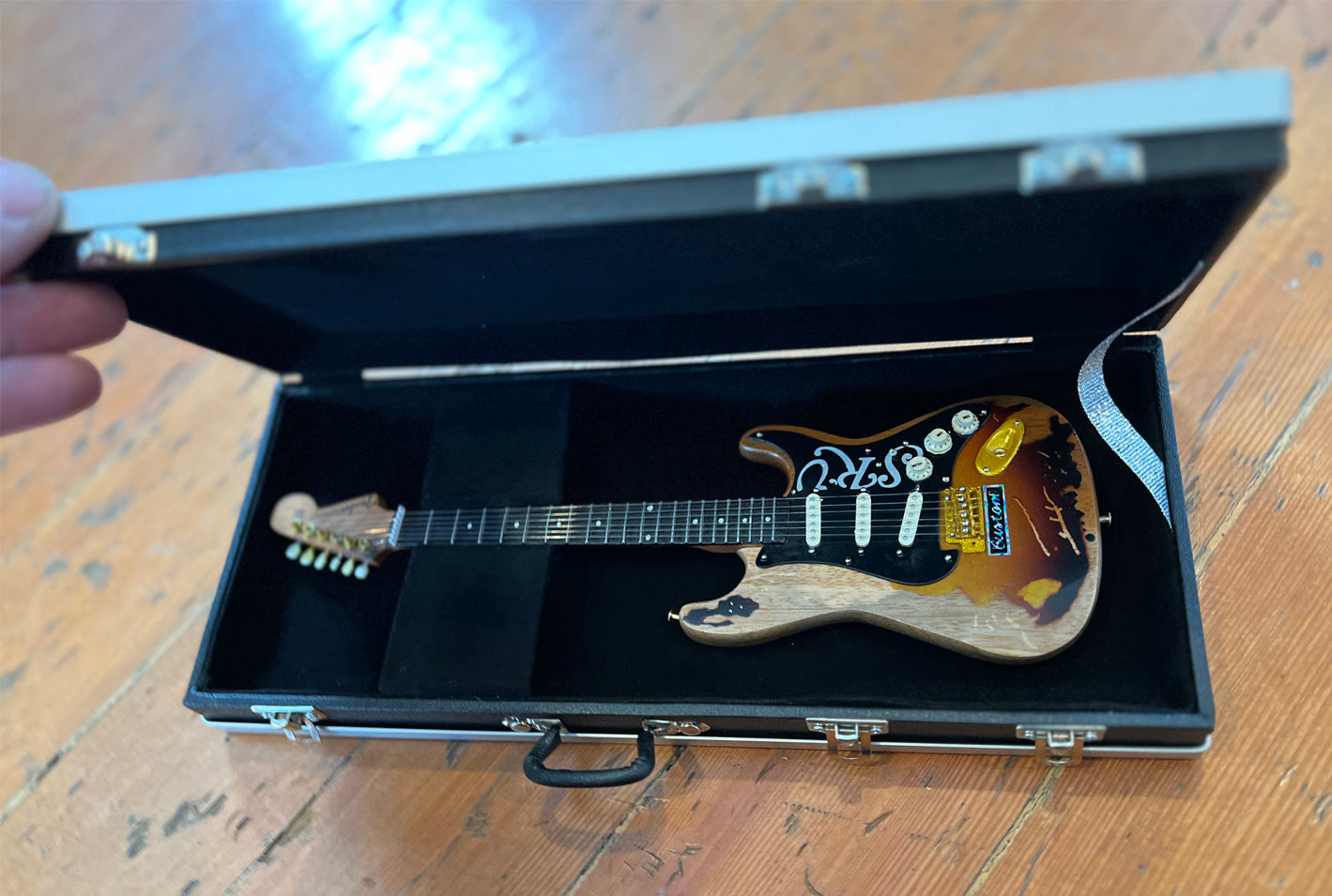 MINI CASE & GUITAR STEVIE RAY VAUGHAN SRV #1 DISTRESSED MINI FENDER™ STRAT™ GUITAR REPLICA